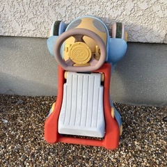 車のおもちゃの画像
