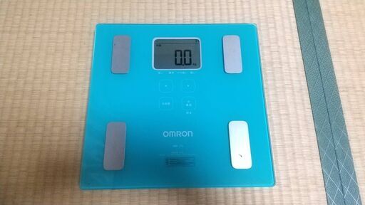 オムロンの体重計です。