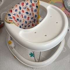 ベビー　歩行器　