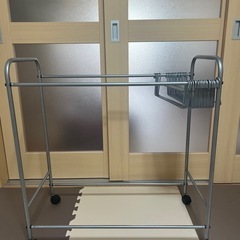 スラックスハンガー