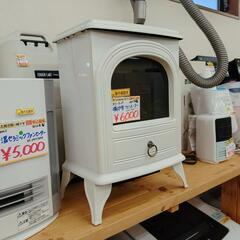 スリーアップ☆暖炉型ファンヒーター☆CH-133☆2017年製☆ホワイトカラー,オシャレデザイン、作動確認済みです。【こちらは店舗です。浜村鹿野温泉ICから3分 買取本舗 宮本リサイクル 営業時間9～19時 定休日水曜のみ←連絡できませんm(_ _)m】の画像