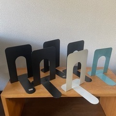 【差し上げます】ブックエンド　6点の画像