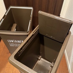 ニトリ 45L スライド蓋 ゴミ箱 2個セット ブラウン の画像