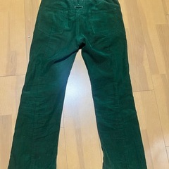 後ろが可愛いズボンの画像