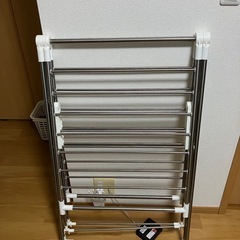 折りたたみ式物干しラックの画像