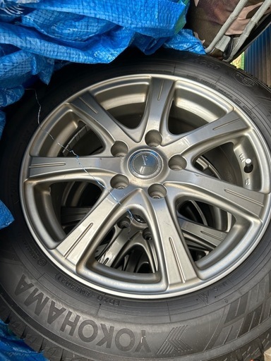 準備万端スタッドレスバリ山！プリウスアルファ等！