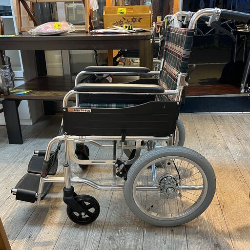 車椅子 マキテック アルミ製 耐荷重100kg 背折れ折りたたみ式  ブレーキ/駐車ロック付き★買取帝国 志木店
