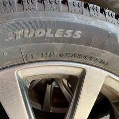 スタッドレスレスタイヤ165/60R15  BRIDGESTONE VRX2の画像