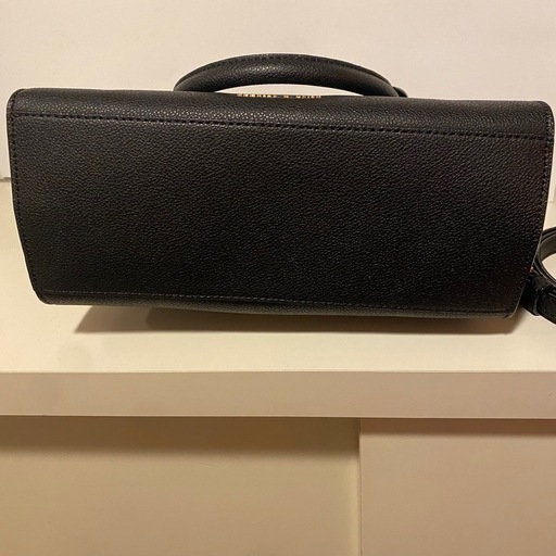 チャールズアンドキース Huxley ハクスリートラペーズ トートバッグ