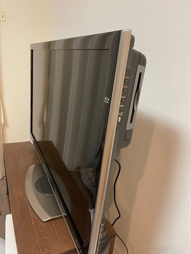 SHARP製 46型テレビ