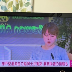 テレビとテレビ台の画像