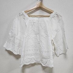 新品タグ付きGU刺繍トップス　