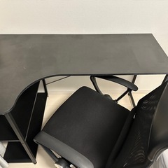 まだまだお使い頂けるデスクと椅子をお譲り致します。