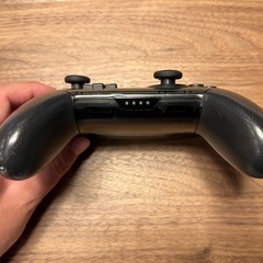 Nintendo Switch 純正プロコントローラーの画像