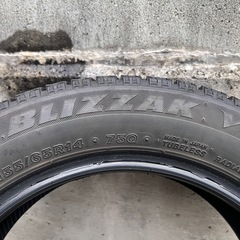 ブリヂストン　VRX スタッドレス　155/65r14の画像