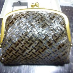 （管理B-5) afd豚革中古がま口財布の画像