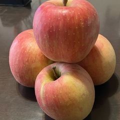 葉取らず完熟リンゴ　ふじ