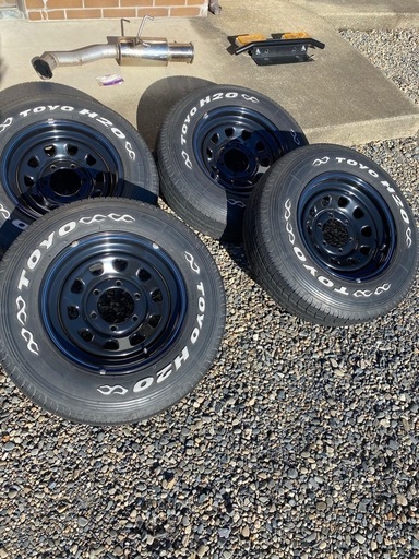 ハイエース100系　タイヤ15インチ4本、マフラー、他セット