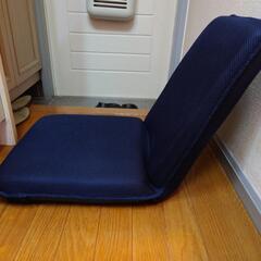 カインズ　リクライニングできるコンパクト座椅子の画像