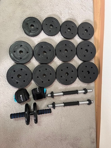 (筋トレ4点セット)ダンベルセット、筋トレ用ベンチ、ウエイトリスト、腹筋ローラー