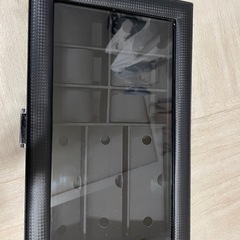 腕時計とメガネケース