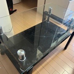 シャープ加湿器とテーブルの画像