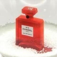 CHANEL シャネル♥スノードーム♥ No.5 香水♦モチーフ インテリア♦ オブジェ♦置物 オーナメント♦シャネル♦No.5 香水サンプル1.5ml♦CHANEL シャネル クリスマスチャーム 2点♥ノベルティの画像