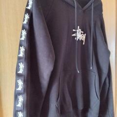 ①Stussyフードパーカーの画像