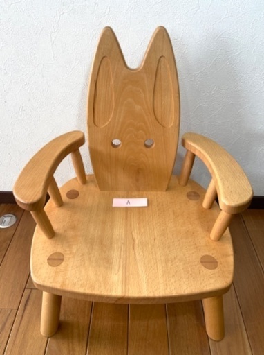 オークヴィレッジ　ひじ付イス（うさぎ）