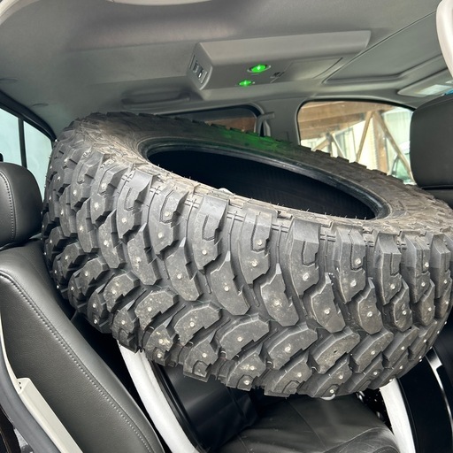 35×12.50R20フルピンスパイク　ランド
クルーザー100 シグナス等