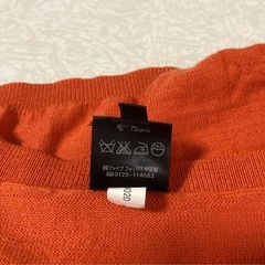 オレンジ色のセーター(メリノウール)の画像