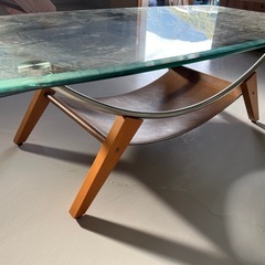 ガラスのテーブルの画像