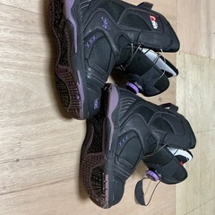 スノーボードの板とブーツの画像