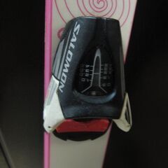 セール中につき、通常特価6,578円より半額きの3,289円!　SALOMON サロモン　スキー板　136ｃｍ　LUV Bug　冬　ウィンタースポーツ　スポーツ用品の画像