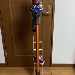 【お譲り先確定】ダイソンコードレス掃除機 v8fluffy スタ...
