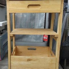 木製ワゴン、キャスター付き差し上げます。