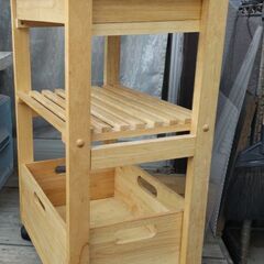 木製ワゴン、キャスター付き差し上げます。の画像