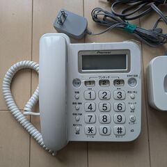 電話機（本体＋子機＋電源コード）美品です！の画像