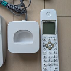 電話機（本体＋子機＋電源コード）美品です！の画像
