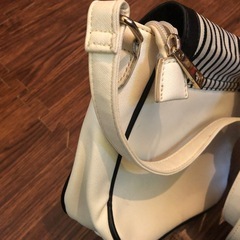 女の子用肩掛けバックの画像