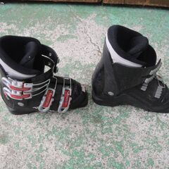 セール中につき、通常特価3,278円より半額の1,639円!　NORDICA　スキー靴　黒　スキーブーツ　ウィンタースポーツ　冬　スポーツ用品　の画像