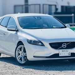 Volvo v40 