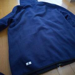 ユニクロ　中厚手のパーカー　ネイビー　Mの画像