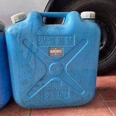 差し上げます。18リットル灯油缶2個の画像