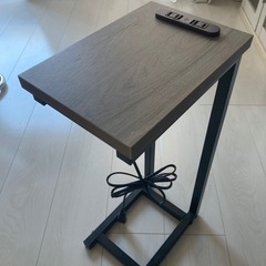 新品同様 スチールナイトテーブル グレージュ RASIK（ラシク）の画像