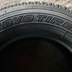 新品スタッドレスタイヤ195/80r15の画像