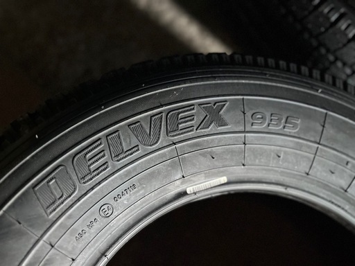 新品スタッドレスタイヤ195/80r15