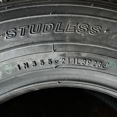 新品スタッドレスタイヤ195/80r15の画像