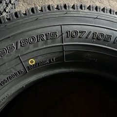 新品スタッドレスタイヤ195/80r15の画像