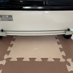  石油ファンヒーター　キャスター付き 15畳用の画像